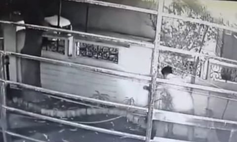 பெண்களின் உள்ளாடைகளை மட்டும் திருடும் மர்ம நபர் | Karnataka