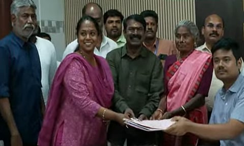 TN Assembly Election 2026: காரைக்குடியில் வேட்புமனுவை தாக்கல் செய்த சீமான்