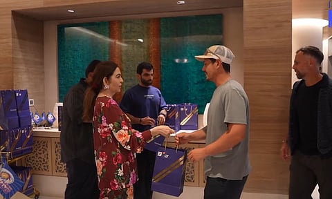 IPL 2026| 13 ஆண்டுகளுக்கு பிறகு முதல் ஆட்டத்தில் வெற்றி- மும்பை அணியினருக்கு விருந்து வைத்த நிதா அம்பானி