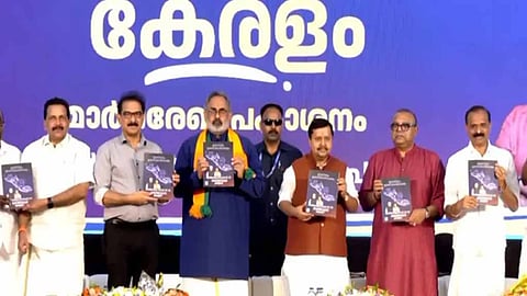 மளிகைப் பொருட்கள் வாங்க மாதம் ரூ. 2,500 ரீசார்ஜ், இலவச சிலிண்டர்: கேரளாவில் பாஜக தேர்தல் அறிக்கை