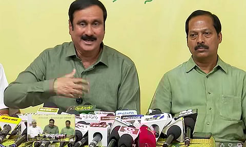 தமிழ்நாட்டில் பூரண மதுவிலக்கு நடைமுறைப்படுத்தப்படும் - அன்புமணி வாக்குறுதி