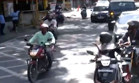 தேவையில்லாமல் பேசினா... அவ்வளவுதான்: விஜய்யை விமர்சித்த நபரை துரத்தி சென்று எச்சரித்த பெண்