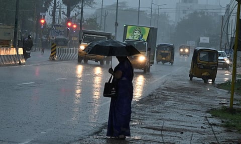 வெப்பம் தணிந்தது..! சென்னையில் பல்வேறு இடங்களில் பரவலாக மழை