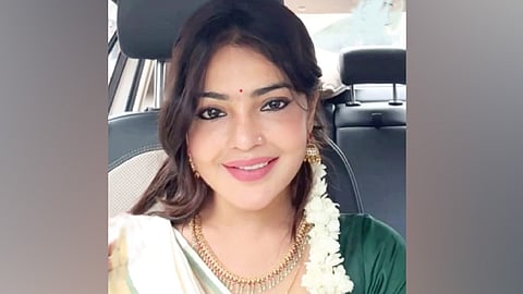 பிரபல டி.வி. நடிகை சுபாஷிணி ‘திடீர்’ தற்கொலை- வீடியோகாலில் பேசியபடி தூக்கில் தொங்கினார்