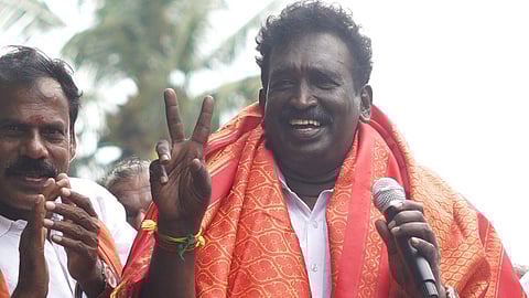 மாதவரம் தொகுதியில் அ.தி.மு.க. ஆட்சியில் செய்யப்பட்ட நலத்திட்டங்கள்- தீவிர வாக்கு சேகரிப்பில் முன்னாள் அமைச்சர் V மூர்த்தி