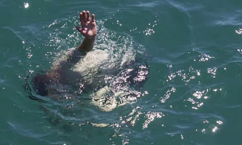 நீர்வீழ்ச்சியில் செல்ஃபி... தவறி விழுந்து மூன்று பள்ளி மாணவிகள் பலி