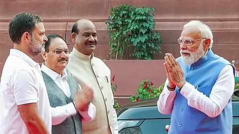 பாராளுமன்ற வளாகத்தில் கலந்துரையாடிய பிரதமர் மோடி-ராகுல்காந்தி