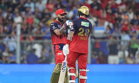 அதிரடி பேட்டிங்... சால்ட், கோலி, பட்டிதர் அரைசதம்: 241 ரன்களை எட்டி வெற்றியை சுவைக்குமா மும்பை?