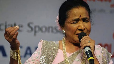 பிரபல பின்னணி பாடகி ஆஷா போஸ்லே காலமானார்