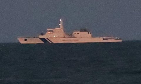 புதுச்சேரி கடல் பகுதியில் இந்திய கடலோர காவல்படையினர் நவீன கப்பல் மூலம் கண்காணிப்பு