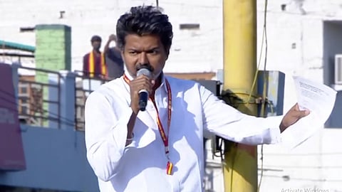 நெசவாளர்கள், விவசாயிகள், காவலர்களுக்கான வாக்குறுதிகளை அறிவித்தார் விஜய்