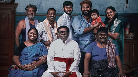 ஹீரோவாகும் பிரபல யூடியூபர்... "தமிழினி" படத்தின் பர்ஸ்ட் லுக் வெளியீடு