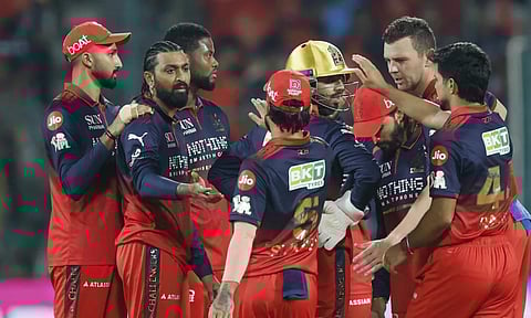 146 ரன்களுக்கு ஆல் அவுட்டான லக்னோ... வெற்றிப்பாதையை தொடருமா பெங்களூரு?