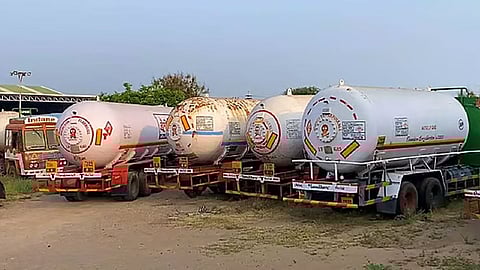 வாடகை பாக்கி தராவிட்டால் வேலை நிறுத்த போராட்டம் நடத்துவோம்- எல்.பி.ஜி. கியாஸ் டேங்கர் லாரி உரிமையாளர் சங்கம் அறிவிப்பு