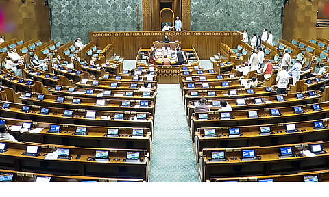 தொகுதி மறுவரையறை: ஆதரவு - எதிர்ப்பு எம்.பி.க்கள் எத்தனை பேர் - மசோதா நிறைவேற எத்தனை வாக்கு தேவை?