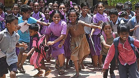 பள்ளி மாணவர்களுக்கு நாளை முதல் 45 நாட்கள் கோடை விடுமுறை