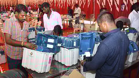 TN Assembly Election| தமிழ்நாடு முழுவதும் மின்னணு எந்திரங்களில் சின்னம் பொருத்தும் பணி