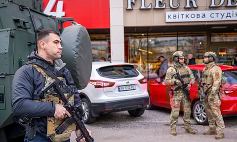 Ukraine: சூப்பர் மார்க்கெட்டில் மர்ம நபர் துப்பாக்கிச்சூடு.. 5 பேர் பலி - மக்களை பணய கைதிகளாக பிடித்து வைத்ததால் பரபரப்பு