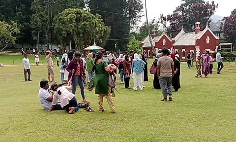 குளுகுளு ஊட்டியில் சுட்டெரிக்கும் வெயில்- சுற்றுலா பயணிகள் தவிப்பு