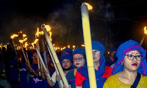 குண்டுவீச்சில் பிஞ்சுக் குழந்தைகள் பலி.. மணிப்பூரில் வன்முறை - 5 நாள் முழு அடைப்பு