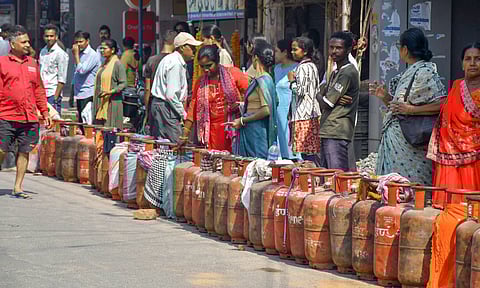 இந்தியாவில் LPG எரிவாயு பயன்பாடு 12.8% சரிவு! | Iran war