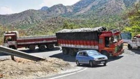 இன்று முதல் 3 நாட்களுக்கு திம்பம் மலைப்பாதையில் கனரக போக்குவரத்துக்கு தடை