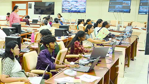 தலைமை தேர்தல் அதிகாரி அலுவலகத்தில் நான்கு தேர்தல் கண்காணிப்பு மற்றும் கட்டுப்பாட்டு மையங்கள்