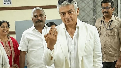 முதல் நபராக வாக்கு செலுத்தினார் நடிகர் அஜித்