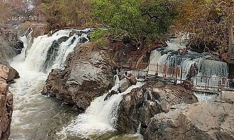 ஒகேனக்கல்லுக்கு நீர்வரத்து 1500 கனஅடியாக நீடிப்பு