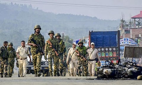 மணிப்பூரில் தொடரும் வன்முறை.. 3 பேர் உயிரிழப்பு - வீடுகள் எரிப்பு