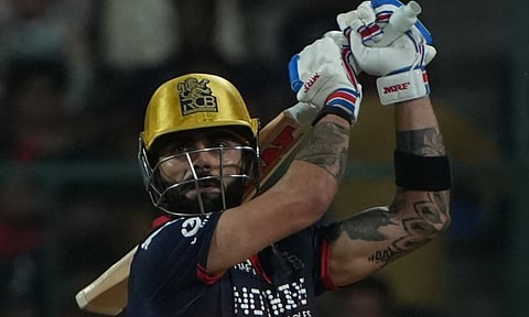 அவன் பேரே வரலாறு.. குஜராத்துக்கு எதிரான போட்டியில் விராட் கோலி செய்த சாதனைகள்!