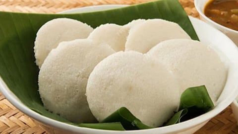 பூ போன்ற இட்லி செய்யணுமா?... இதோ உங்களுக்காக சில டிப்ஸ்...