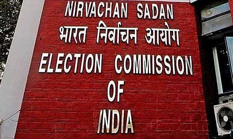 மேற்கு வங்காளத்தில் 5 போலீஸ் அதிகாரிகள் சஸ்பெண்டு - தலைமை தேர்தல் ஆணையம் நடவடிக்கை