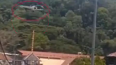 சபரிமலை கோவில் அருகே ஹெலிகாப்டர் பறந்த விவகாரம் - விமானி மீது போலீசார் வழக்கு