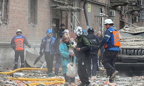 உக்ரைன் மீது ரஷியா வான் தாக்குதல் - 5 பேர் பலி.. பலர் படுகாயம்