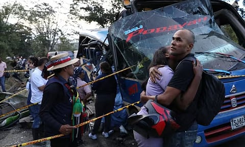 கொலம்பியா: ஓடும் பேருந்தில் குண்டுவெடிப்பு தாக்குதல் - 13 பேர் பலி.. 38 பேர் படுகாயம்