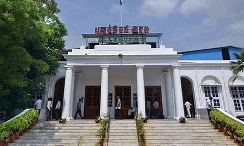 புதுச்சேரியில் சட்டப்பேரவை புதுப்பிக்கும் பணி தீவிரம்