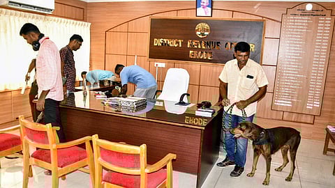 ஈரோடு கலெக்டர் அலுவலகத்துக்கு வெடிகுண்டு மிரட்டல்