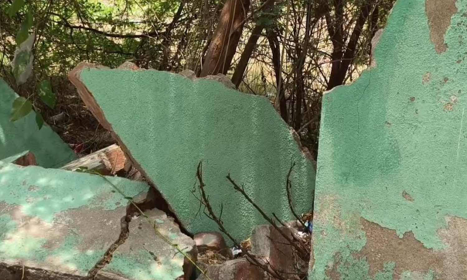 தருமபுரியில் பள்ளி சுற்றுசுவர் இடிந்து விபத்து - 3 வயது சிறுமி கவலைக்கிடம்