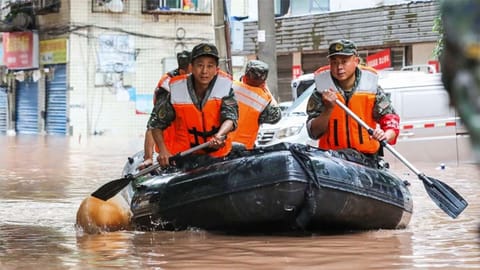 சீனாவில் வரலாறு காணாத மழை - வெள்ளத்தில் மிதக்கும் நகரங்கள்