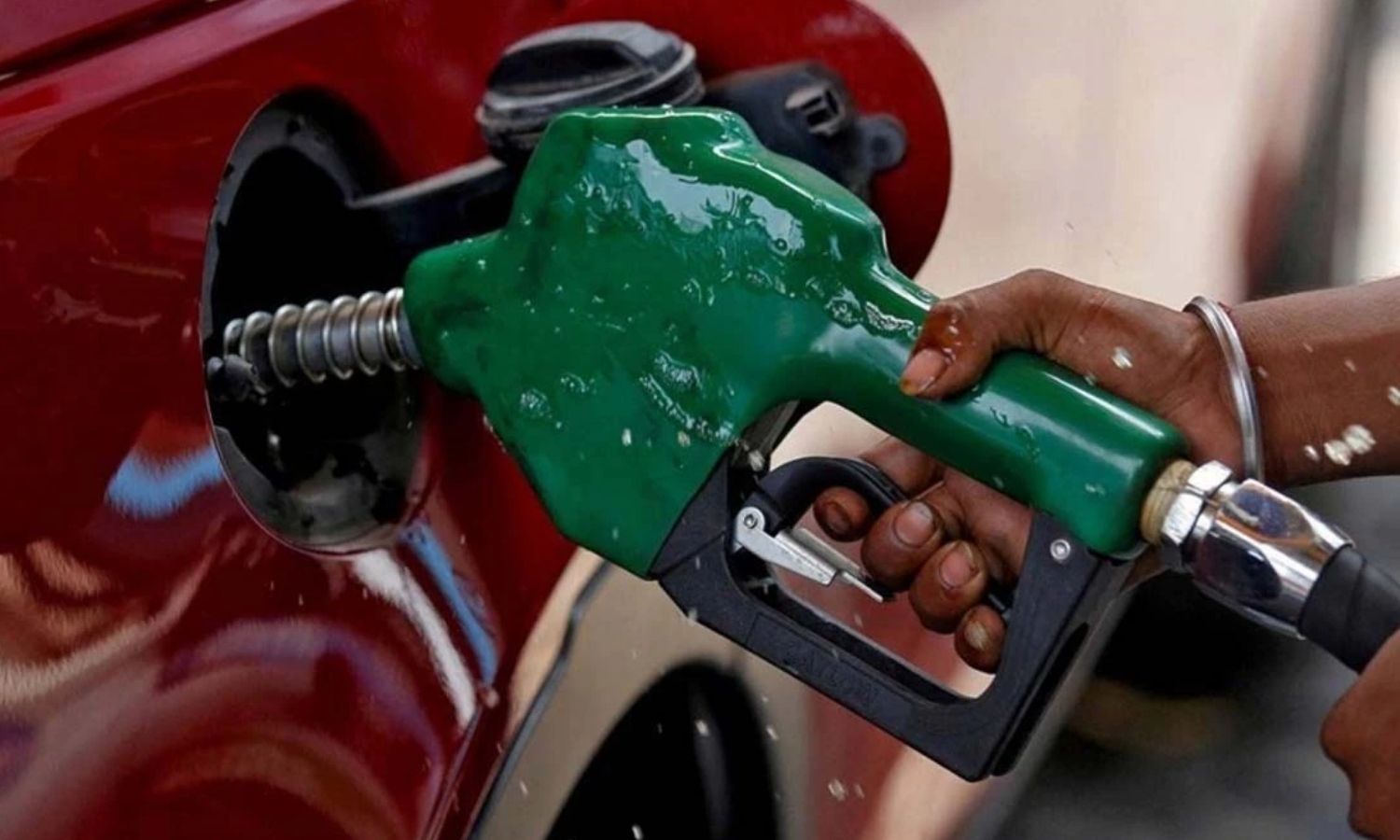 மேற்கு வங்க தேர்தல் முடிந்ததும் நாடு முழுவதும் பெட்ரோல் டீசல் விலை அதிகரிப்பா? - மத்திய அரசு சொல்வது என்ன?