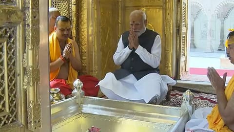 காசி விஸ்வநாதர் கோவிலில் பிரதமர் மோடி சிறப்பு வழிபாடு