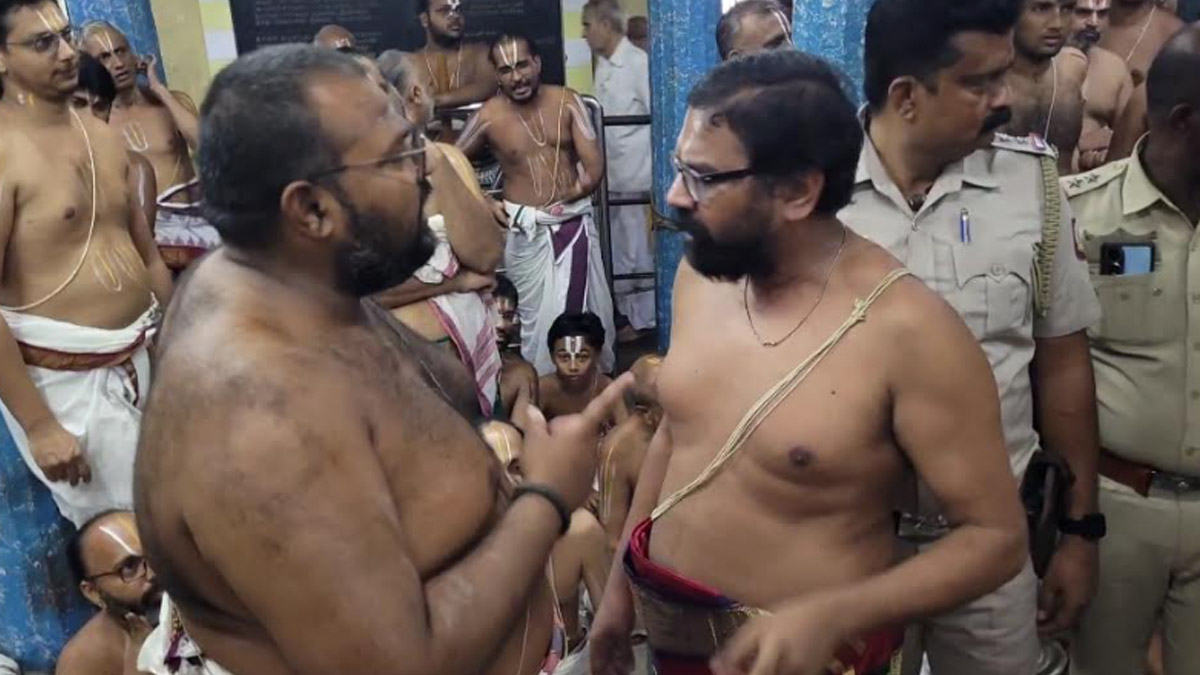 இதுக்கு ஒரு முடிவே இல்லையா?- கோவில் கருவறை முன் வடகலை-தென்கலை பிரிவினரிடையே தகராறு