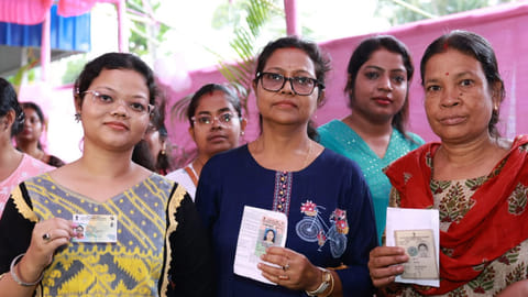 மேற்கு வங்க தேர்தல்: பிற்பகல் 1 மணி நிலவரப்படி 61.11% வாக்குப்பதிவு