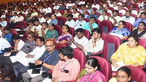 சென்னையில் 1000 அதிகாரிகளுக்கு ஓட்டு எண்ணும் பயிற்சி - 234 தொகுதிகளில் இருந்து பங்கேற்பு