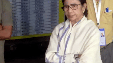 Mamata Banerjee | எந்த தவறும் நடக்கக்கூடாது! ஸ்டிராங் ரூமிற்கு திடீர் விசிட் அடித்த மம்தா பானர்ஜி