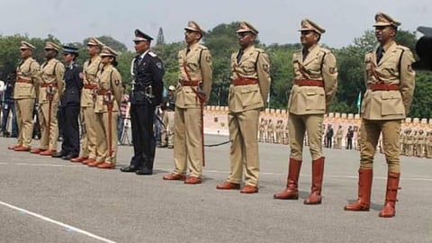 நாடே திரும்பி பார்க்கிறது... ஐ.ஏ.எஸ். அதிகாரிகளை உருவாக்கும் கிராமம்
