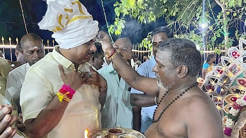 ஶ்ரீ எல்லைகாளியம்மன் கோவில் சித்திரை திருவிழாவில் அமைச்சர் நமச்சிவாயம் பங்கேற்று சாமி தரிசனம் செய்தார்.