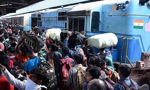 ரெயில்களில் பயணிகள் கூட்டம் அதிகரிப்பு