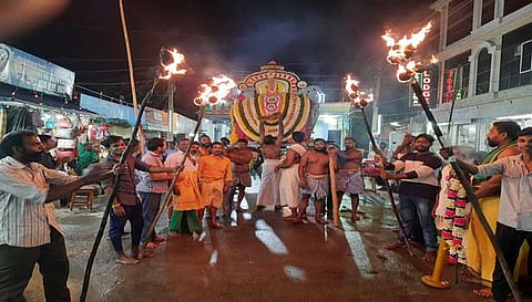 அன்ன வாகனத்தில் பகவதி அம்மன் வீதி உலா